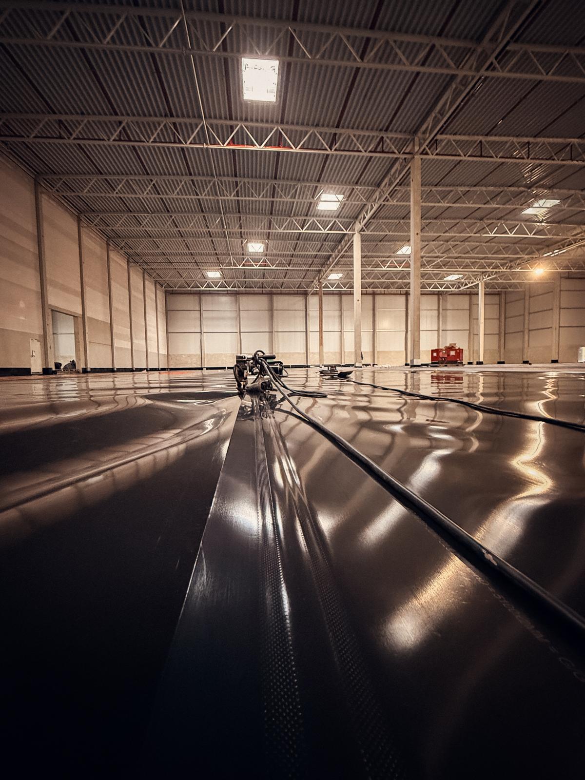 Abgedichtete Fläche im Berliner Hangar